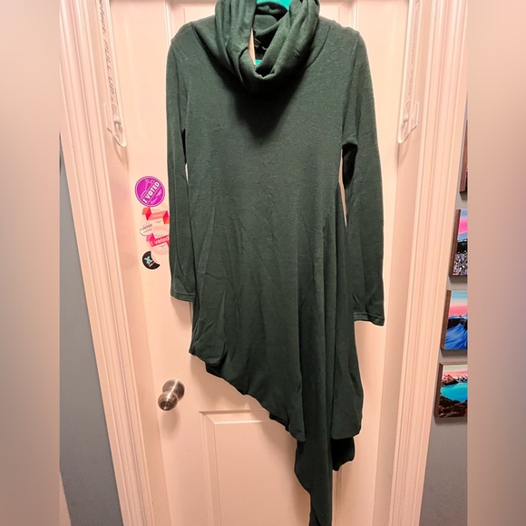 Asymmetrical turtleneck tunic/dress - Picture 4 of 5
